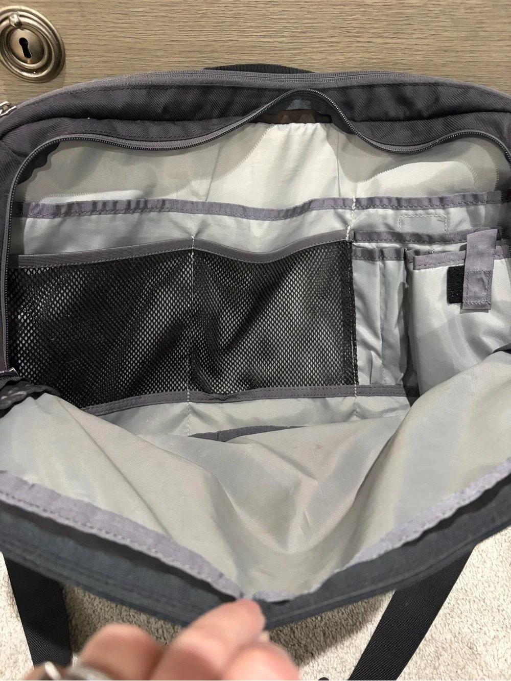 Patagonia Shoulder Briefcase / Messenger Bag, Black Multi Pocket, Fits Suitcase